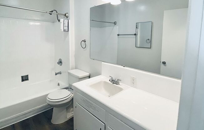 2 beds, 1 bath, $2,145, Unit 091#14