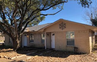 2/1 Duplex with Fenced Backyard!