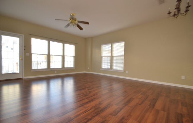 1/2 MO/OFF SPECIAL- Ballantyne Towhome 3 bed 4 bath Community Pool