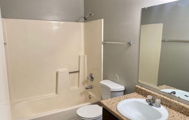 2 beds, 1 bath, 800 sqft, $1,295, Unit 2A