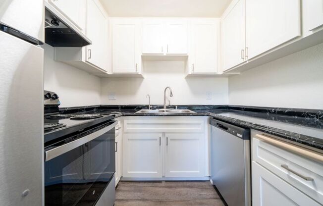 3 beds, 2 baths, 1,200 sqft, $2,900, Unit 633-35