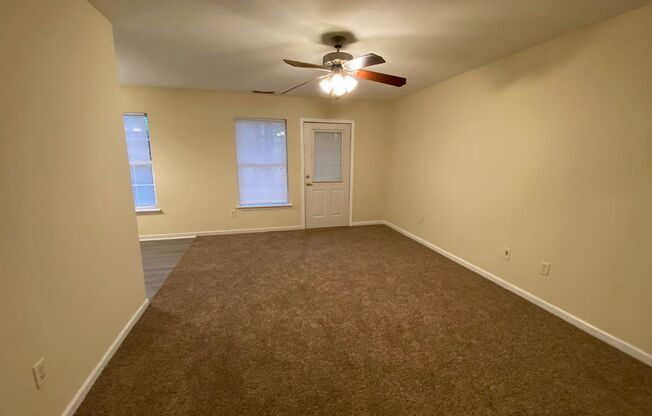 2 beds, 1 bath, 730 sqft, $775, Unit A6