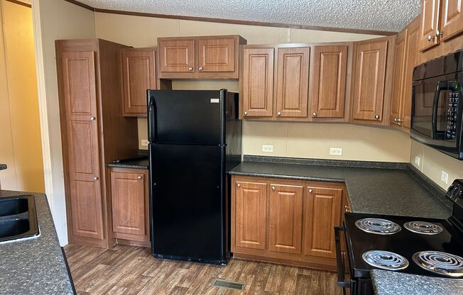 3 beds, 2 baths, $1,050