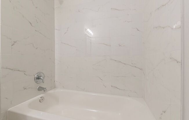 1 bed, 1 bath, 800 sqft, $1,100, Unit 4