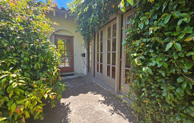 Charming 4-Bedroom Single Family Home in Palo Alto