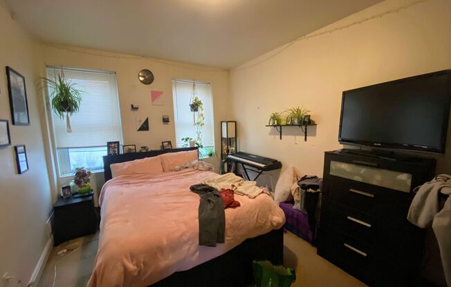 4 beds, 2 baths, 2,000 sqft, $2,200, Unit Front / A