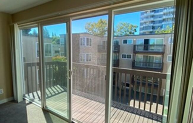 Aladdin Apartments on Greenlake