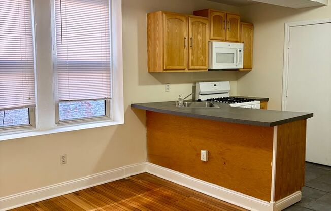 3 beds, 1 bath, 1,400 sqft, $1,595, Unit 4532-B15