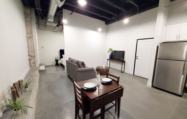 1 bed, 1 bath, 556 sqft, $905, Unit A105