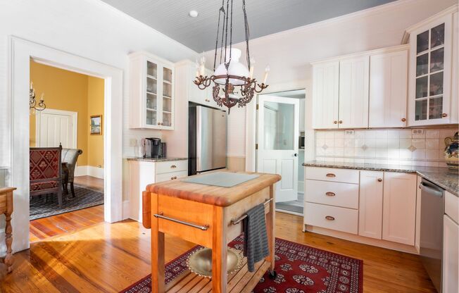 3 beds, 2 baths, $3,500
