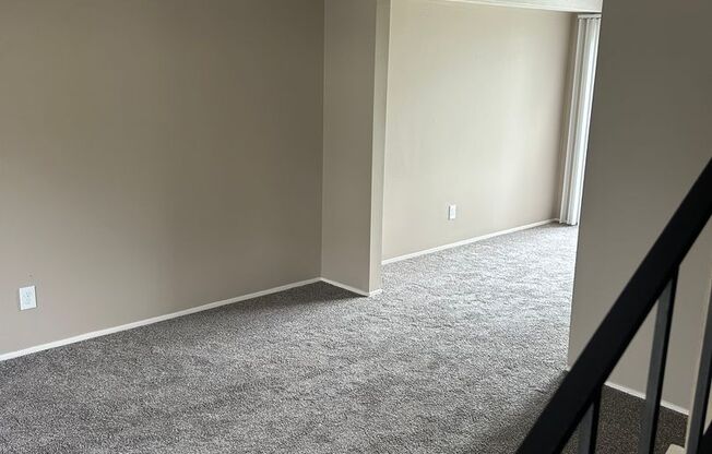 2 beds, 1 bath, 869 sqft, $1,139, Unit 12723T