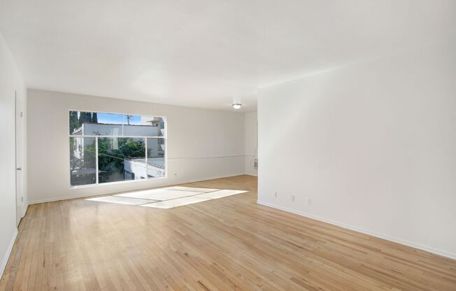 907 S. Holt Ave - near Olympic and La Cienega!
