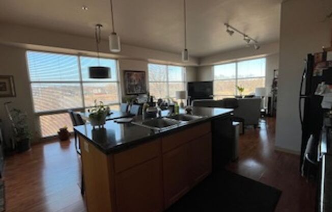 2 beds, 2 baths, 926 sqft, $1,725, Unit 212