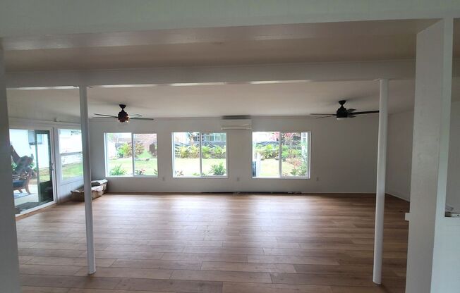 5 minute walk to the beach - Huge space, new remodel!