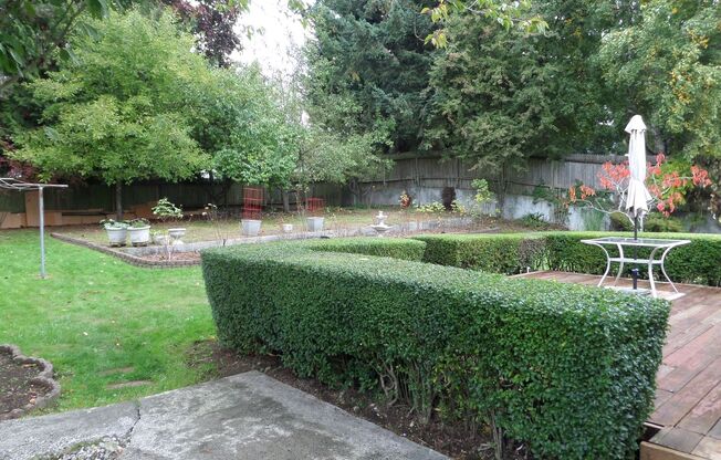 Super Cute 3-Bedroom Home w/Gorgeous Private Yard FOR RENT in Federal Way!