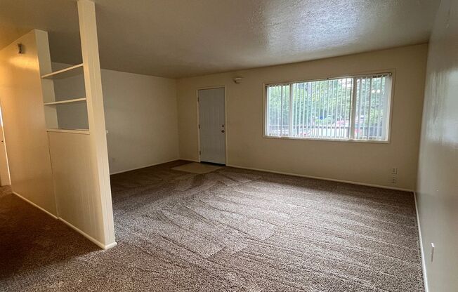 CLOSE-IN SE ::: Next to Park, Spacious, Pool & Great Location!!