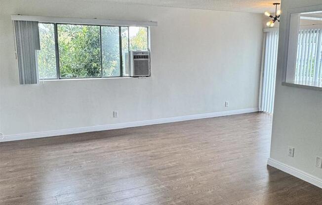 1217 S Ogden Dr 5