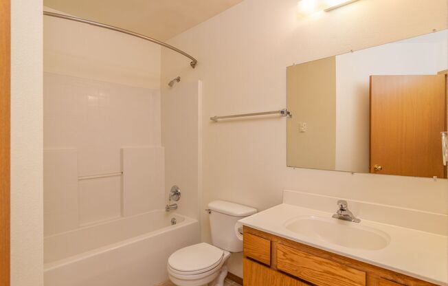 2 beds, 2 baths, $1,195, Unit 712 3rd Street