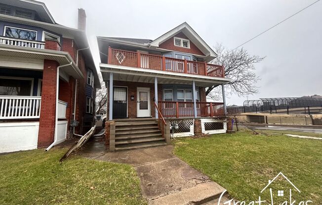 917 Gladstone St