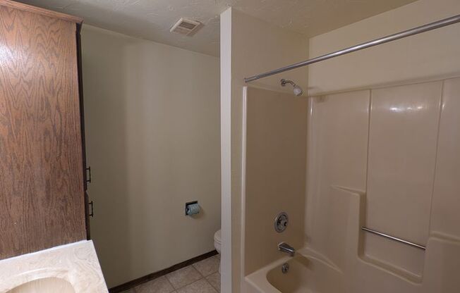 2 beds, 2 baths, 1,029 sqft, $1,215, Unit 2970-083