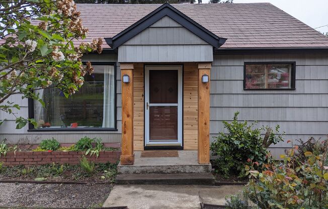 Brentwood-Darlington, 4 bed/2 bath, large fenced yard, finished basement