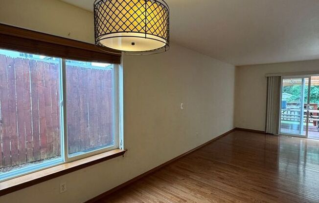22304 82 PL W