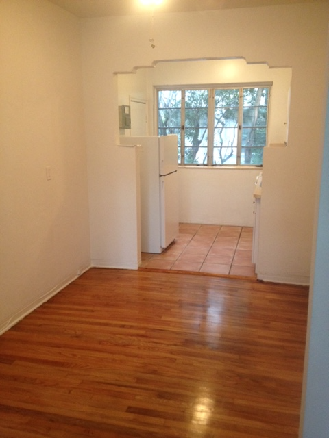 1043 8 ST