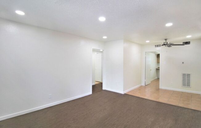 2 beds, 1 bath, 875 sqft, $1,330