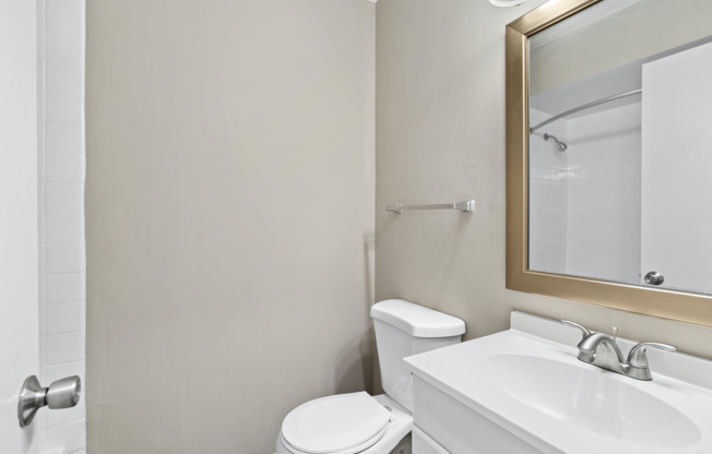 Bathroom |  Apartments for Rent in Woodridge, Illinois | The Townhomes at Highcrest
