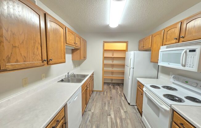 EASTERN HILLS APARTMENTS