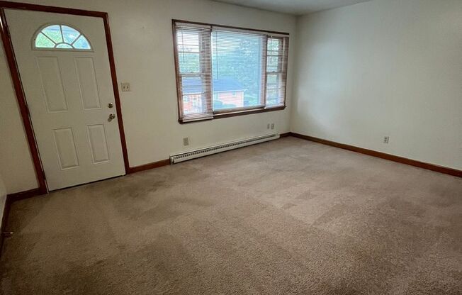 2 beds, 1 bath, 903 sqft, $1,140, Unit M-3