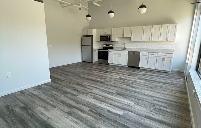Studio, 1 bath, 575 sqft, $1,650, Unit 409