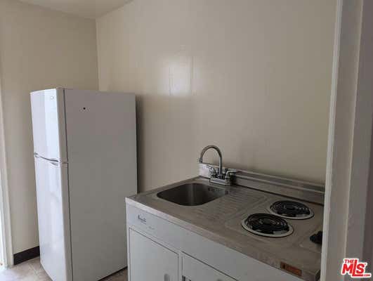 Studio, 1 bath, 400 sqft, $1,199, Unit 12