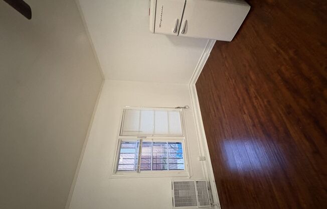 Studio, 1 bath, 400 sqft, $1,195, Unit Unit 103
