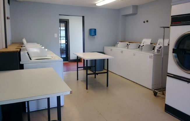 1 bed, 1 bath, 702 sqft, $849