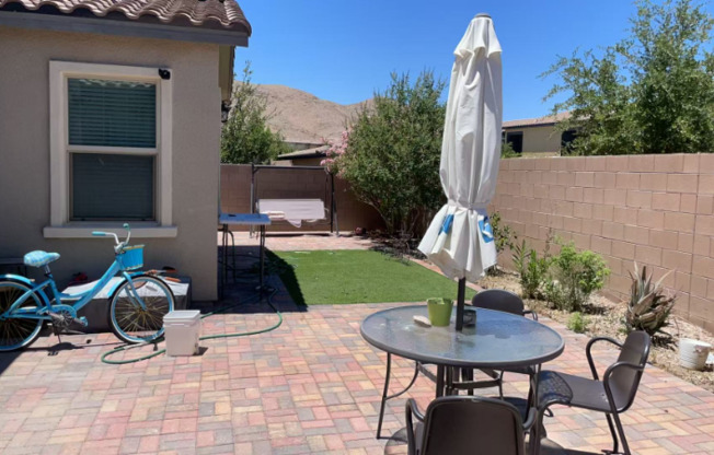 3114 MOLINOS DR