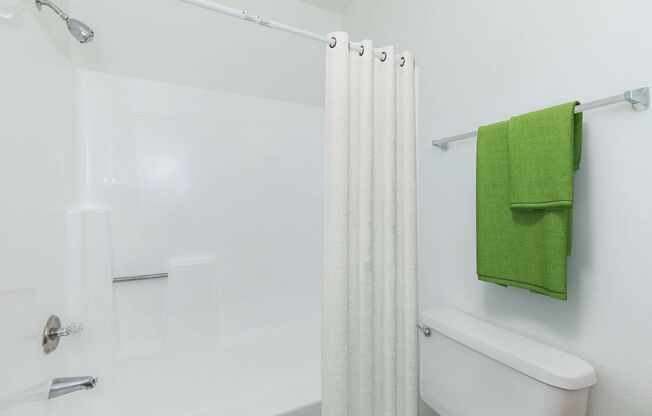 2 beds, 2 baths, 898 sqft, $1,195, Unit 2002