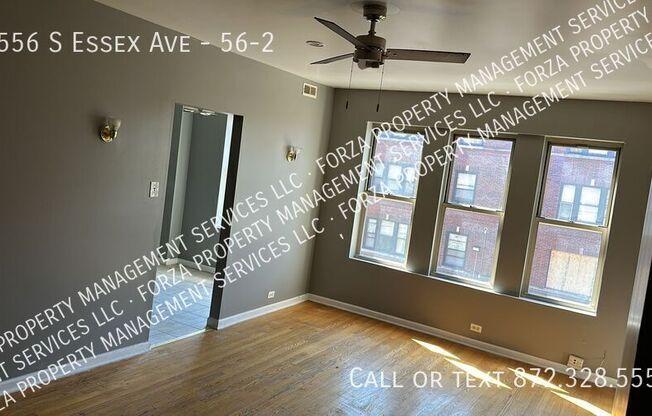 7556 S ESSEX AVE