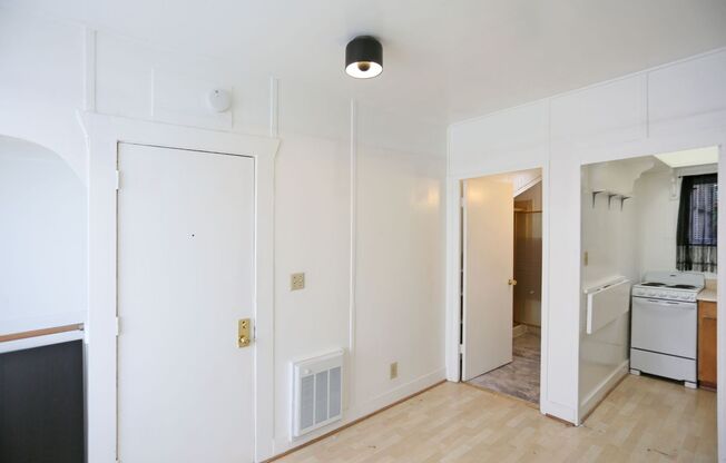 OPEN HOUSE: Sunday (3/15) 2:40pm-3:00pm Ground Floor Studio in Pacific Heights (2803 ½ Greenwich Street)