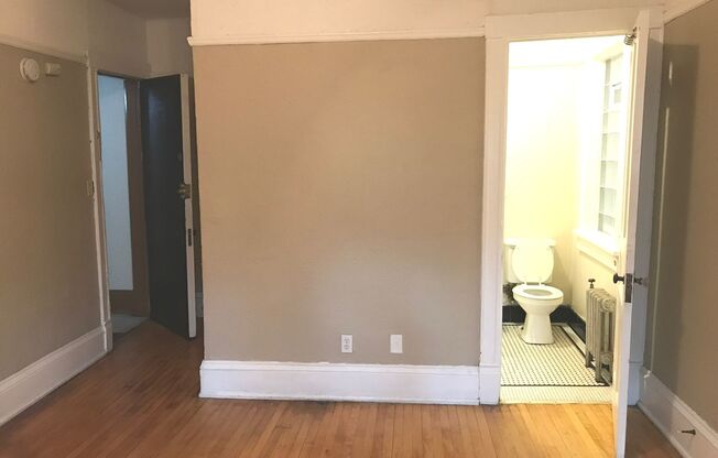 1 bed, 1 bath, $995, Unit 38