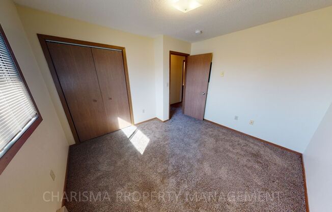 2 beds, 1 bath, 744 sqft, $925, Unit 1016 Southland Lane #09