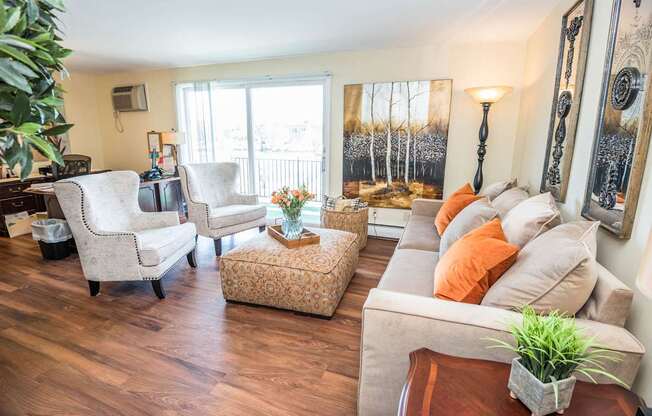 Olde Towne Village Apartments – Living Room – Snack Bar - Kenmore School District - Air Conditioner - Appliances Included - 24 Hour Emergency Maintenance – Ask for a Tour - Pet Friendly