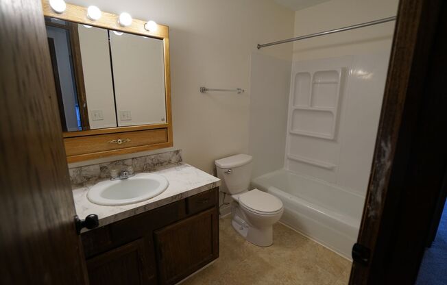 2 beds, 1 bath, $1,525, Unit 5322