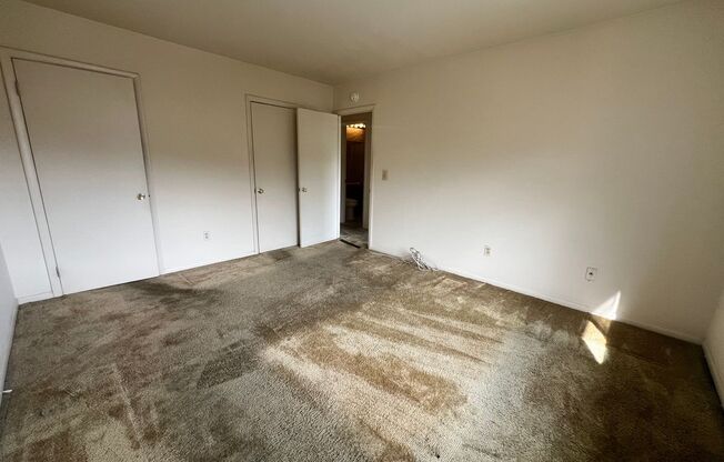 2 beds, 1 bath, $1,895, Unit (#302)