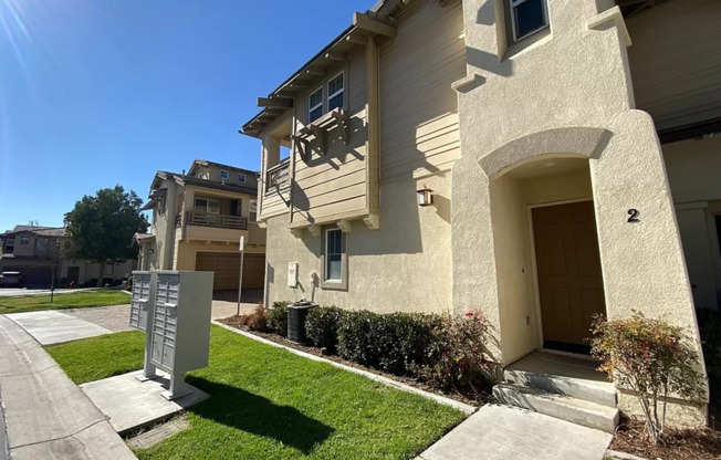 Beautiful 3 Bed/2 Bath Condo In The Amberwalk Community In Murrieta!