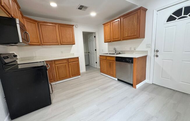 2 beds, 1 bath, $2,600