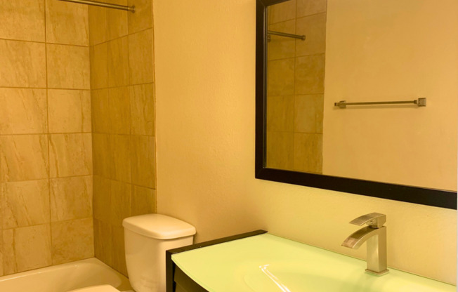 2 beds, 2 baths, 872 sqft, $1,215, Unit 06-D