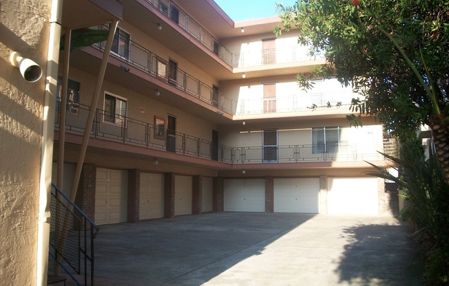 1 bed, 1 bath, 700 sqft, $1,745, Unit 103