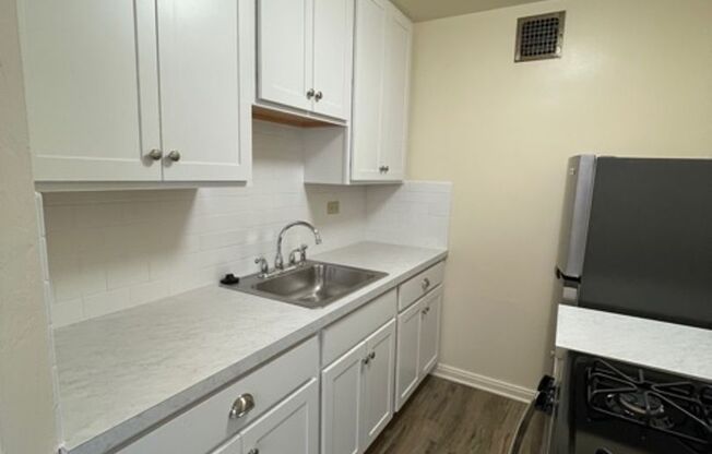 1 bed, 1 bath, 563 sqft, $1,195, Unit 106