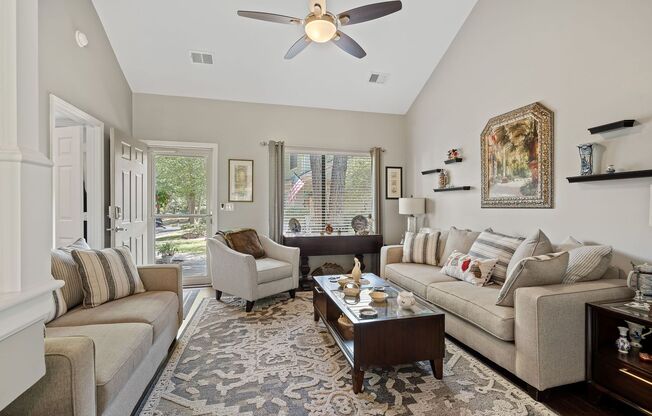 3 bedroom townhome in Raintree Country Club